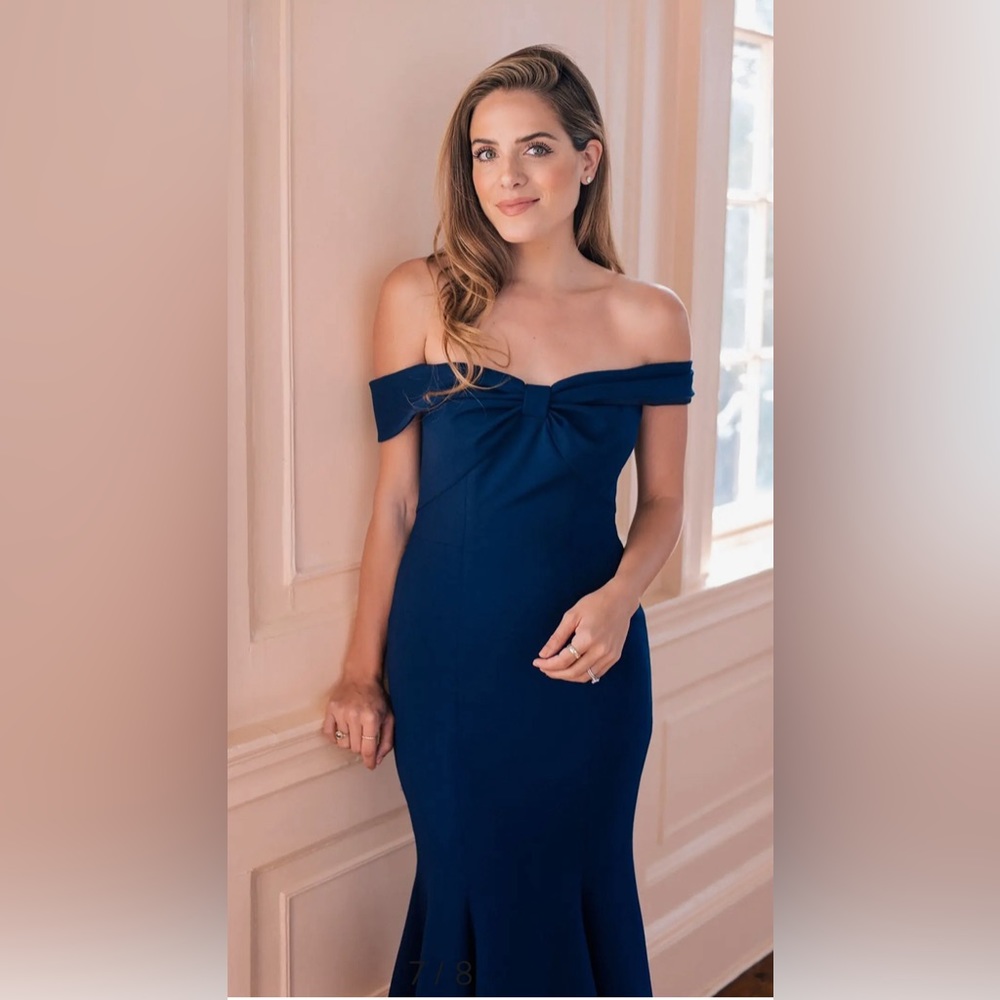 Gal Meets Glam Tyler Off Shoulder Scuba Crepe Dress - Size 10